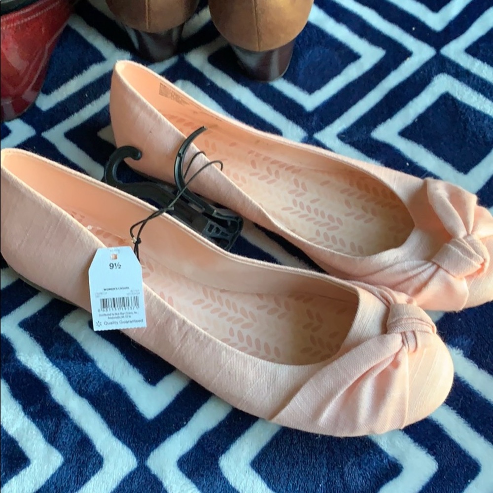Pale pink flats with knot detail
